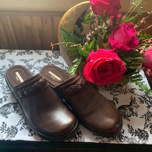 Clarks dark brown leather clog. Size 7.5w.